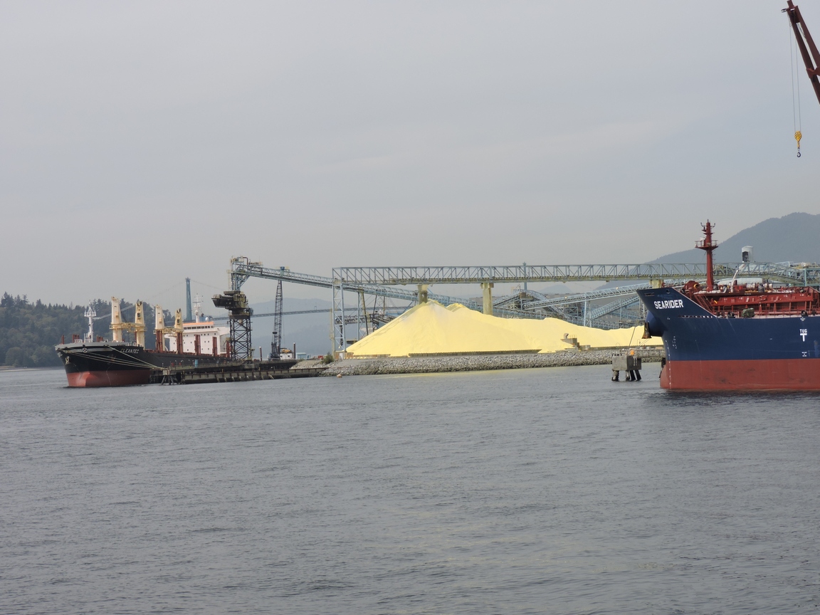 Sulphur being
              loaded