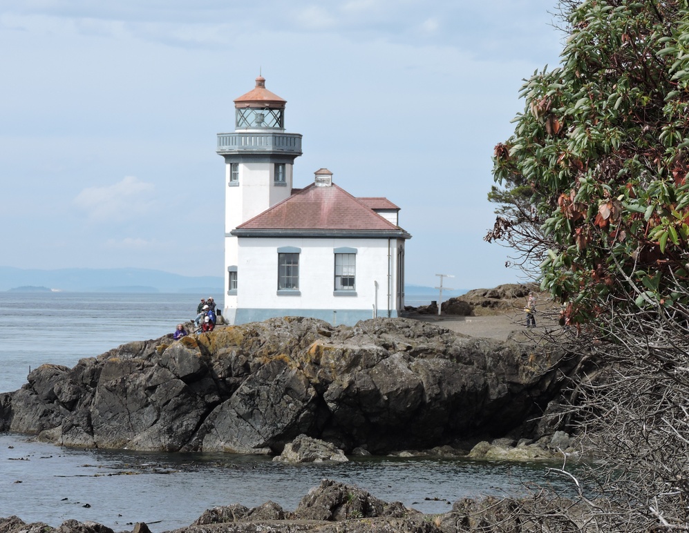 Light house at Lime
              Kiln Point