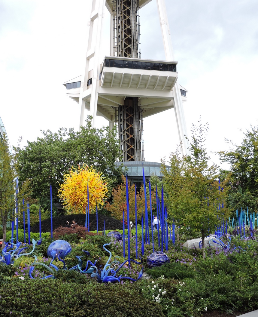 Chihuy at the base
              of the Space Needle
